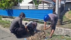 Perumdam Motanang Layani Pelanggan, Tim Teknik Lakukan Pemasangan Sambungan Baru di Leok II